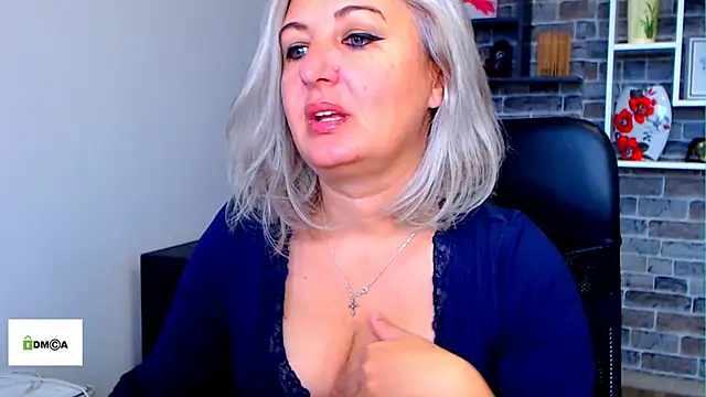 Snapshot of angel_devil_milf chatting on December 15, 11:25 am angel devil milf online show from December 15, 11:25 am