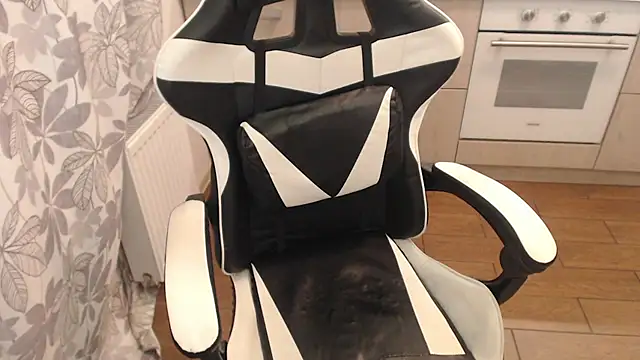 Snapshot of Mandarin4ks chatting on October 12, 10:09 pm Mandarin4ks online show from October 12, 10:09 pm