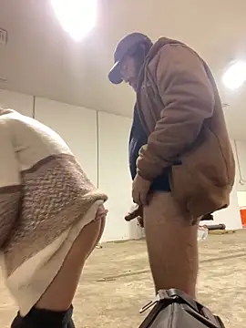 Snapshot of Charlie-N-Bubblez chatting on December 3, 12:02 am Charlie-N-Bubblez online show from December 3, 12:02 am