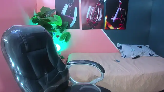 pearl weet online show from December 19, 6:01 pm