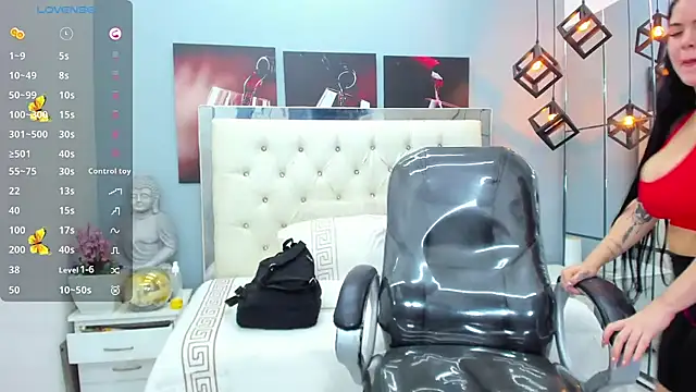 pearl weet online show from October 14, 6:20 pm