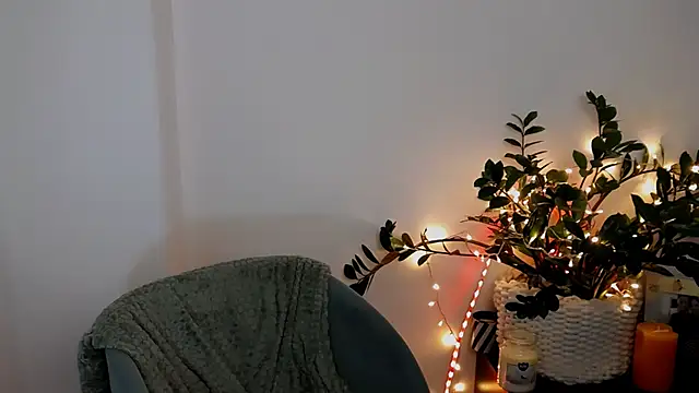 Snapshot of Xentthia chatting on February 8, 4:47 pm Xentthia online show from February 8, 4:47 pm