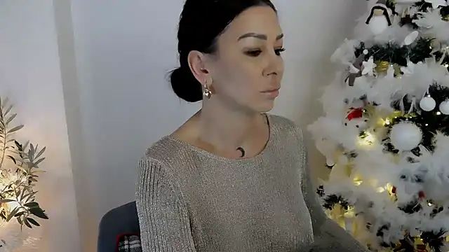 Snapshot of Xentthia chatting on December 16, 2:44 pm Xentthia online show from December 16, 2:44 pm