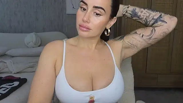 Snapshot of LibbyLoveHeartx chatting on November 6, 11:33 am LibbyLoveHeartx online show from November 6, 11:33 am