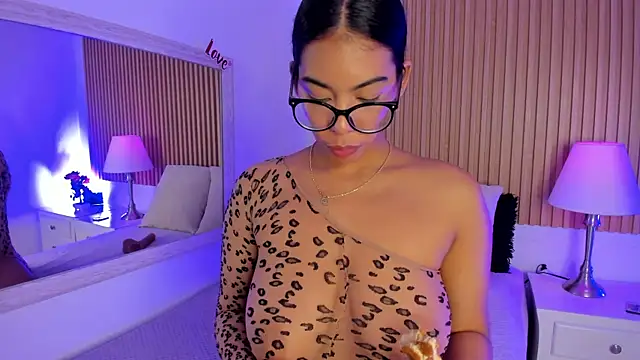 GenesisRuiz online show from March 8, 9:40 pm