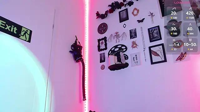 auroralatexprincess online show from February 3, 6:49 pm