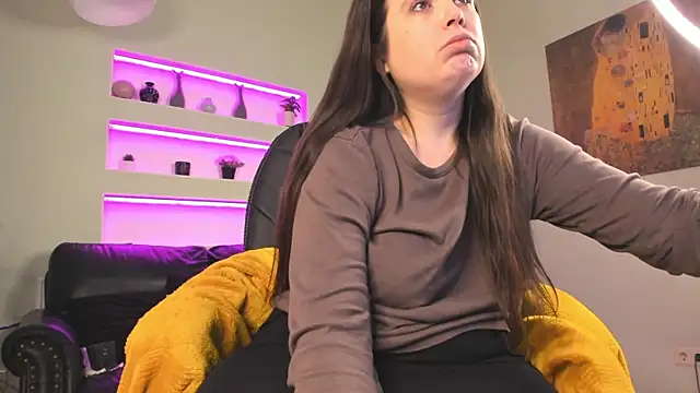 BattyMoll online show from February 9, 11:36 pm