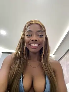 Snapshot of Vane_Rossee chatting on February 8, 12:38 am Vane Rossee online show from February 8, 12:38 am