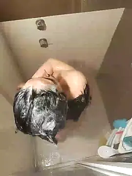 Snapshot of towers_j chatting on December 15, 3:56 am towers j online show from December 15, 3:56 am