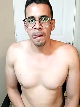 Snapshot of towers_j chatting on March 3, 11:03 pm towers j online show from March 3, 11:03 pm