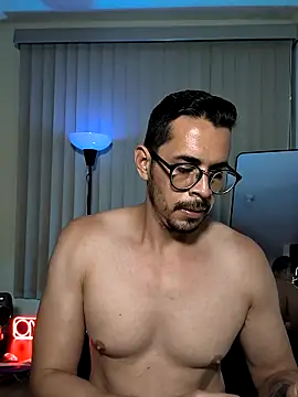 Snapshot of towers_j chatting on October 4, 5:38 am towers j online show from October 4, 5:38 am