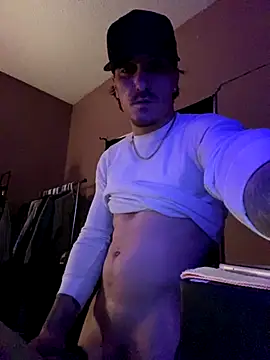 Snapshot of Jbizzle247 chatting on December 15, 3:55 am Jbizzle247 online show from December 15, 3:55 am