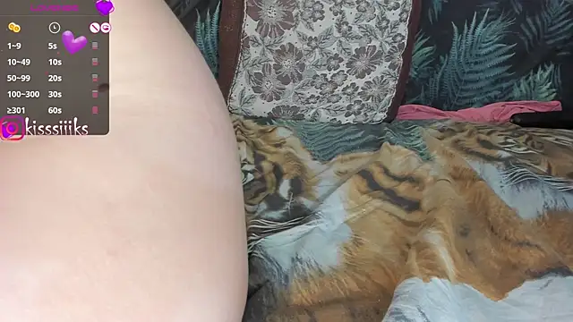 Snapshot of kisssiiik chatting on March 8, 5:01 pm kisssiiik online show from March 8, 5:01 pm