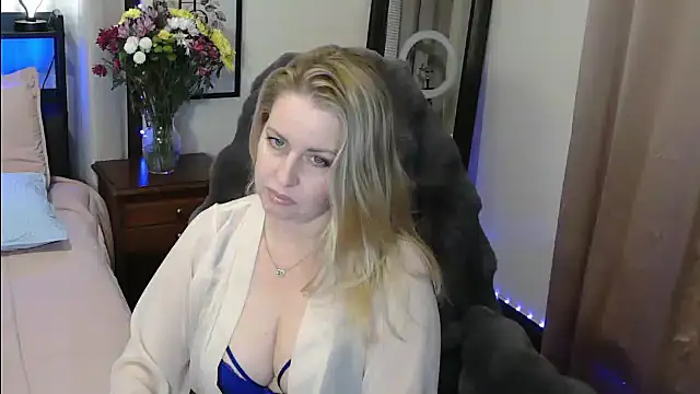 HollieBim online show from February 9, 4:46 am