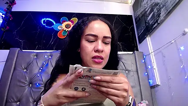 LAILAGUMMY online show from February 19, 2:34 pm