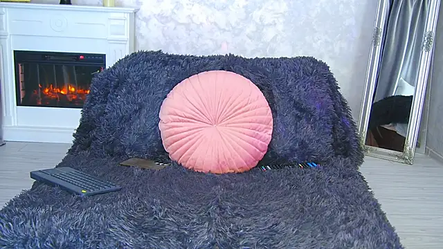 Snapshot of Michelle90u chatting on November 17, 5:08 pm Michelle90u online show from November 17, 5:08 pm