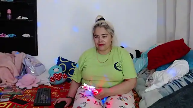 estrellita fugaz16x online show from December 13, 3:27 am