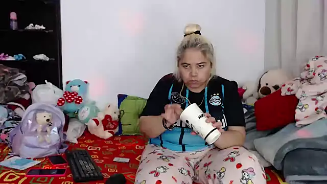 estrellita fugaz16x online show from December 14, 3:40 am