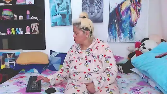 estrellita fugaz16x online show from February 9, 12:52 pm