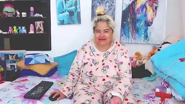 estrellita fugaz16x online show from February 12, 1:37 pm