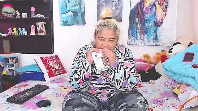 estrellita fugaz16x online show from February 13, 10:00 pm