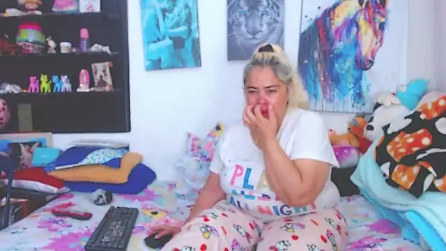 estrellita fugaz16x online show from February 27, 3:47 am