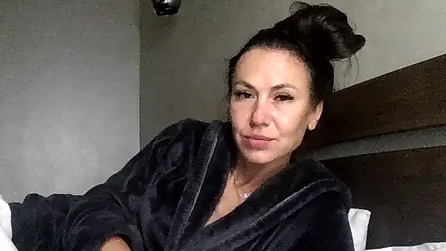 JulianaGold1 online show from October 12, 8:41 pm