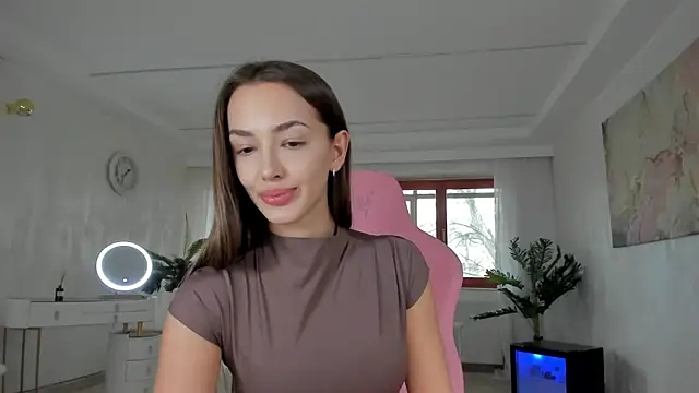 TiffanyHouston  online show from March 20, 8:20 am