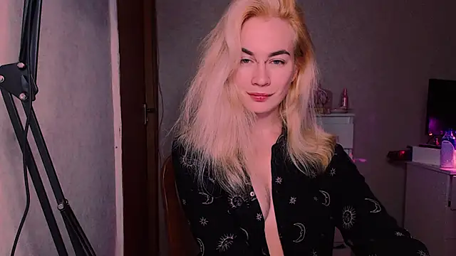 xxxcharismaaa online show from October 1, 7:31 pm