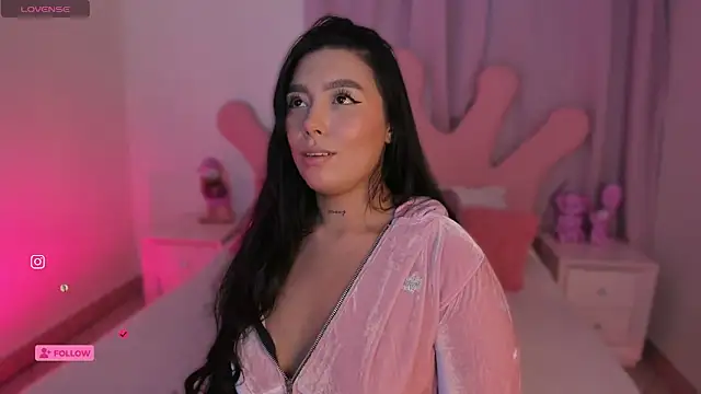 shantall vidales  online show from October 13, 4:01 am