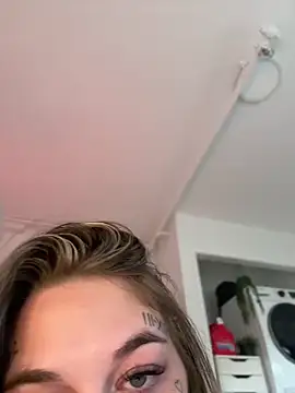 chloetease online show from December 4, 3:10 pm