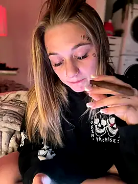 chloetease online show from December 5, 2:00 pm