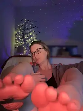 MaiseKnox online show from December 2, 1:25 am