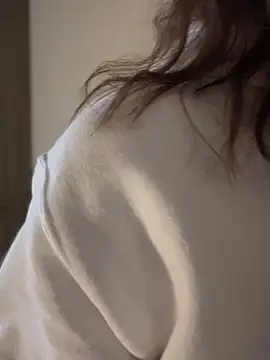 MaiseKnox online show from December 6, 9:02 pm