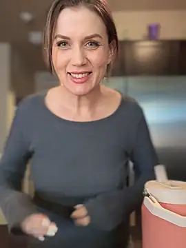 MaiseKnox online show from January 5, 6:45 pm