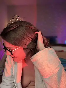 MaiseKnox online show from February 8, 4:36 am