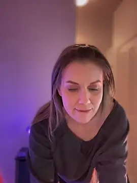 MaiseKnox online show from February 9, 11:15 pm