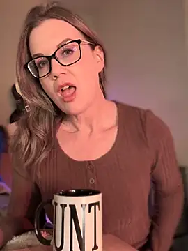 MaiseKnox online show from October 14, 10:10 pm