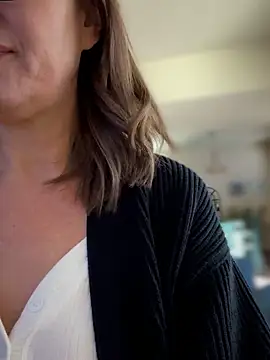 MaiseKnox online show from November 30, 5:17 pm