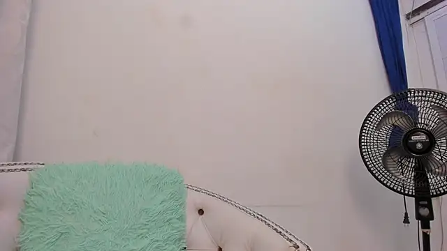 BlowMommy  online show from March 18, 8:58 am