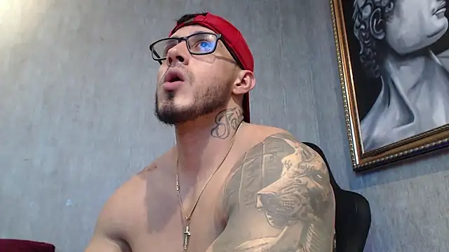 Snapshot of eros-steel chatting on January 8, 1:32 am eros-steel online show from January 8, 1:32 am