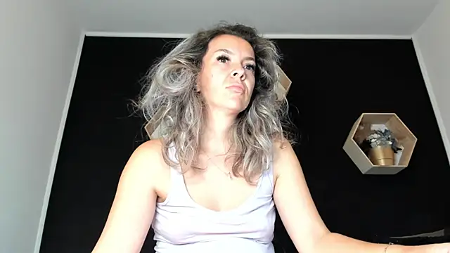 Snapshot of Alesys69 chatting on September 8, 9:47 pm Alesys69 online show from September 8, 9:47 pm