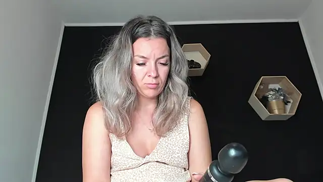 Snapshot of Alesys69 chatting on September 21, 9:38 pm Alesys69 online show from September 21, 9:38 pm