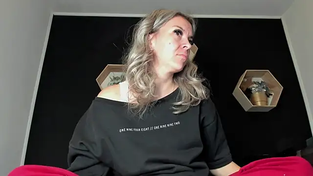 Snapshot of Alesys69 chatting on October 30, 11:38 pm Alesys69 online show from October 30, 11:38 pm