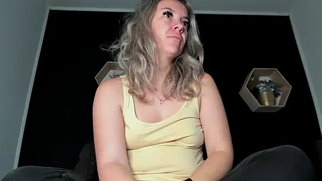 Snapshot of Alesys69 chatting on November 7, 2:22 am Alesys69 online show from November 7, 2:22 am