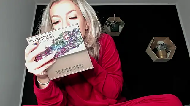 Snapshot of Alesys69 chatting on November 10, 4:22 am Alesys69 online show from November 10, 4:22 am