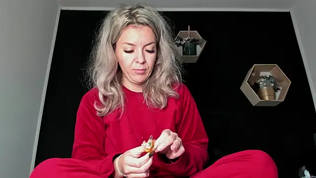 Snapshot of Alesys69 chatting on November 11, 11:38 pm Alesys69 online show from November 11, 11:38 pm