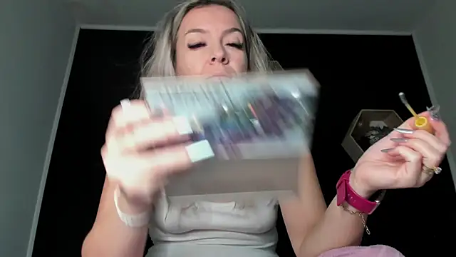 Snapshot of Alesys69 chatting on December 4, 10:18 pm Alesys69 online show from December 4, 10:18 pm