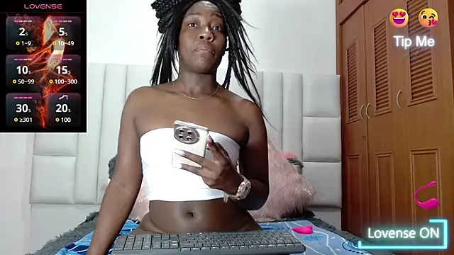 Snapshot of danielamorgan chatting on December 29, 6:45 am danielamorgan online show from December 29, 6:45 am