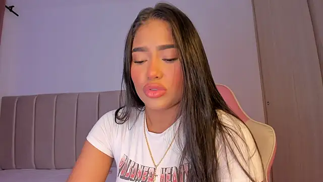 Snapshot of isa_bunny chatting on October 25, 2:19 am isa bunny online show from October 25, 2:19 am